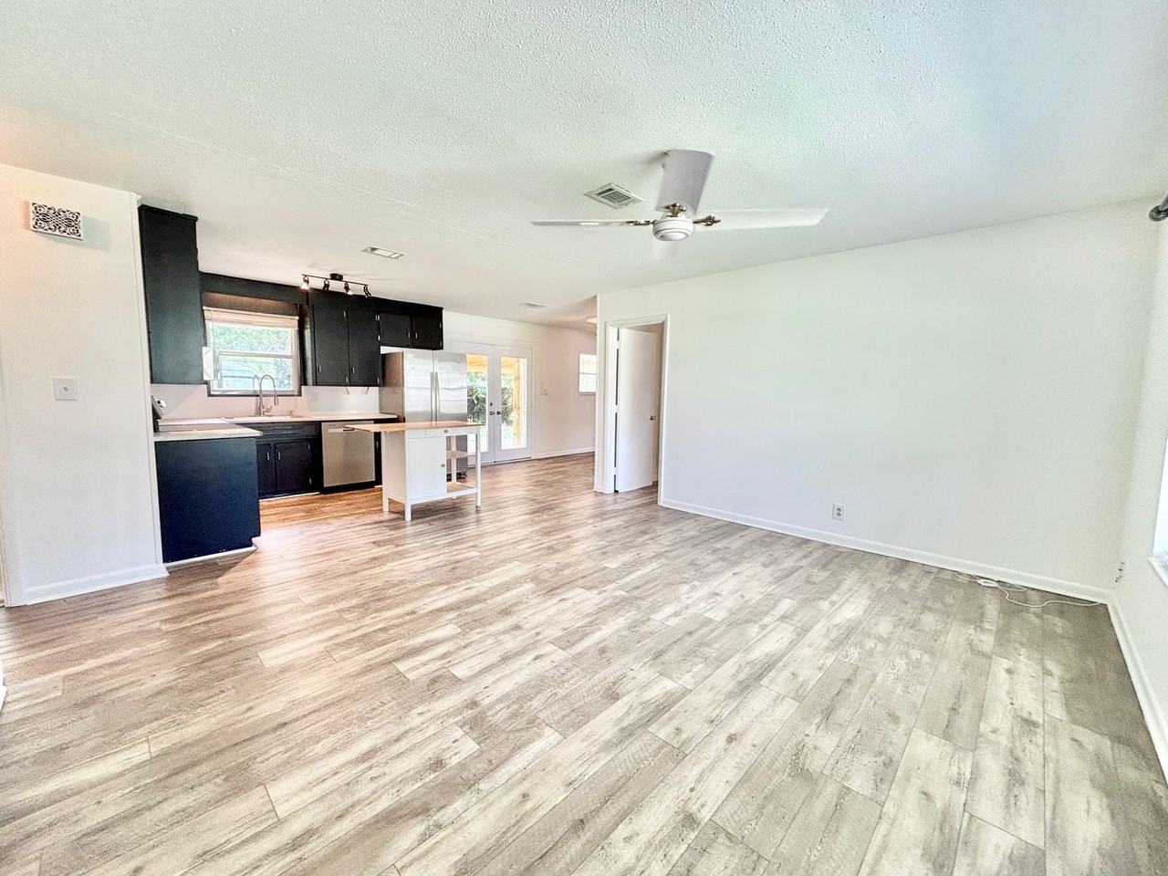 3460 Rothschild Dr - Photo 4 of 20