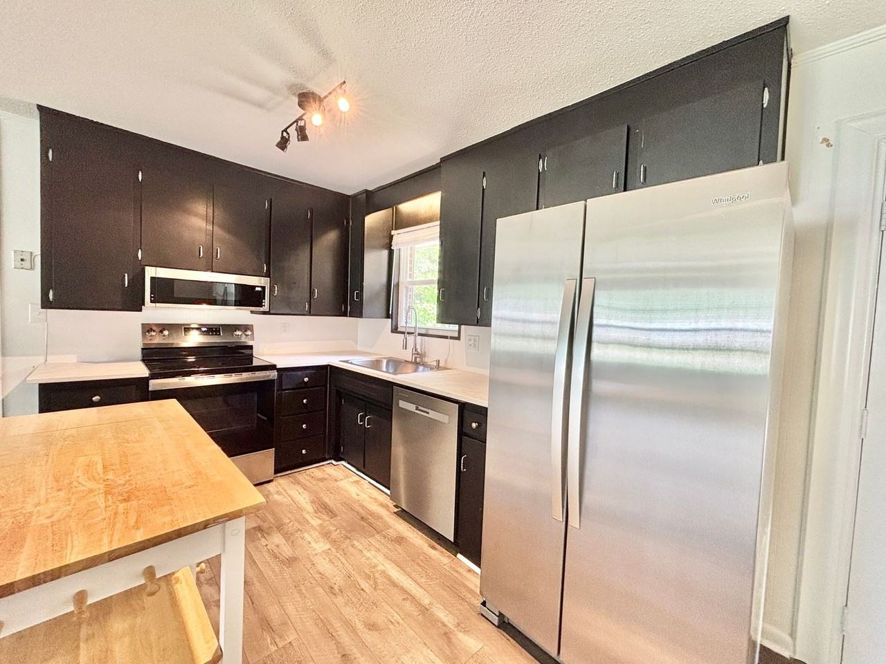 3460 Rothschild Dr - Photo 6 of 20