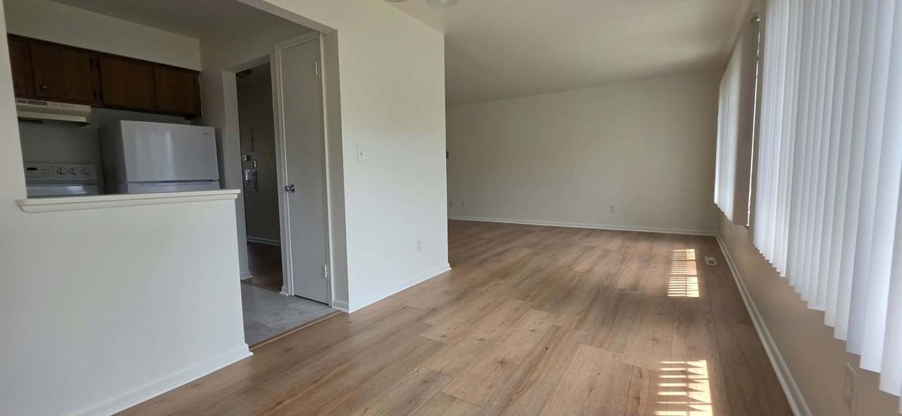 726 E Main St - Photo 4 of 11