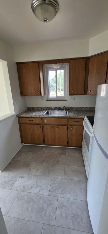 726 E Main St - Photo 5 of 11