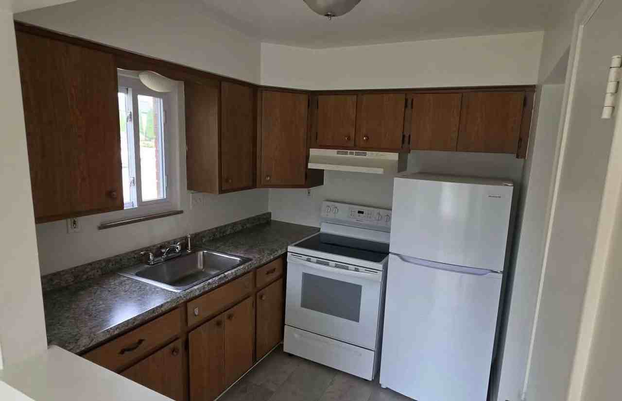 726 E Main St - Photo 6 of 11