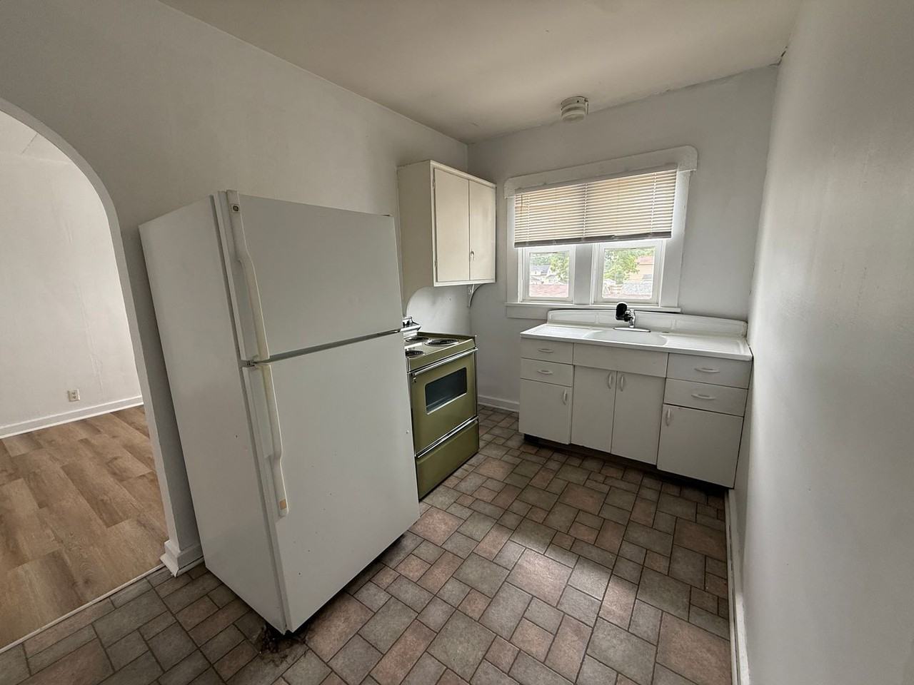 100 S College Ave - Photo 3 of 6