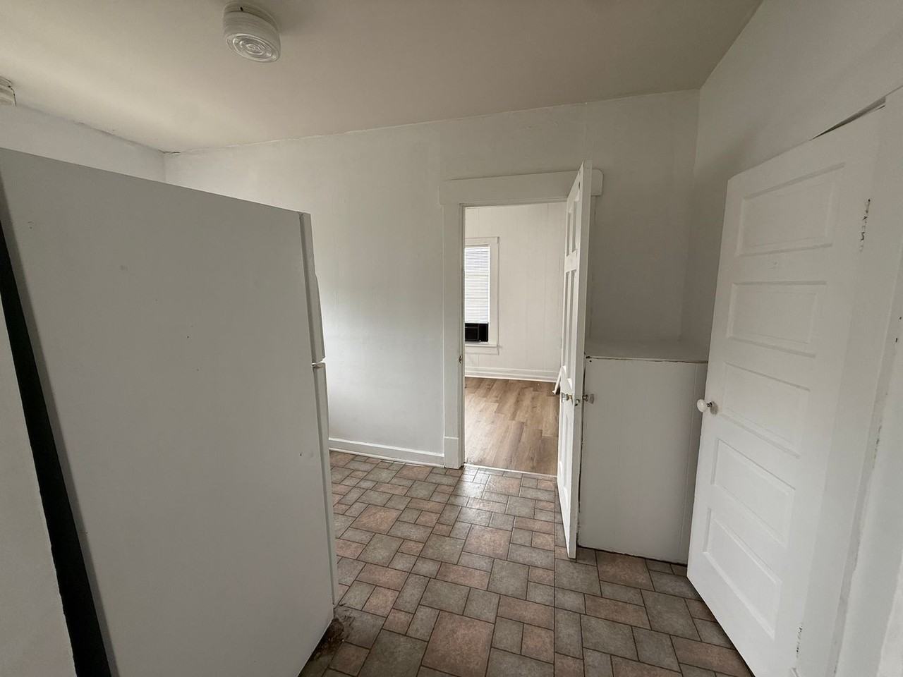 100 S College Ave - Photo 4 of 6
