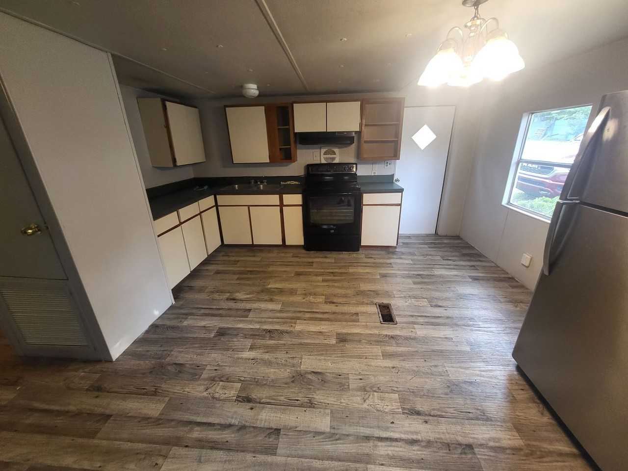 650 Se 128th Ave - Photo 2 of 13