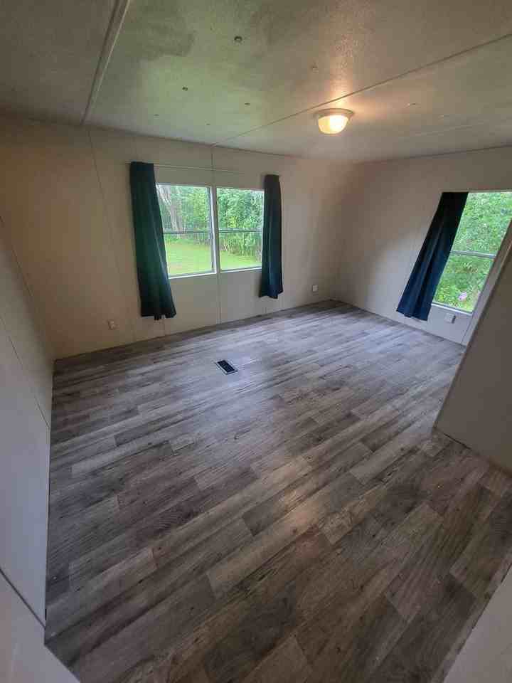 650 Se 128th Ave - Photo 5 of 13