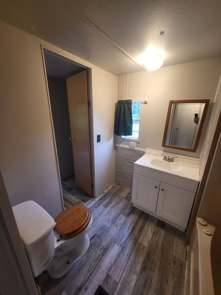 650 Se 128th Ave - Photo 7 of 13