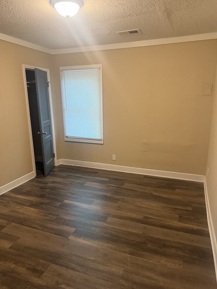 1461 Wilson St #1 - Photo 5 of 10
