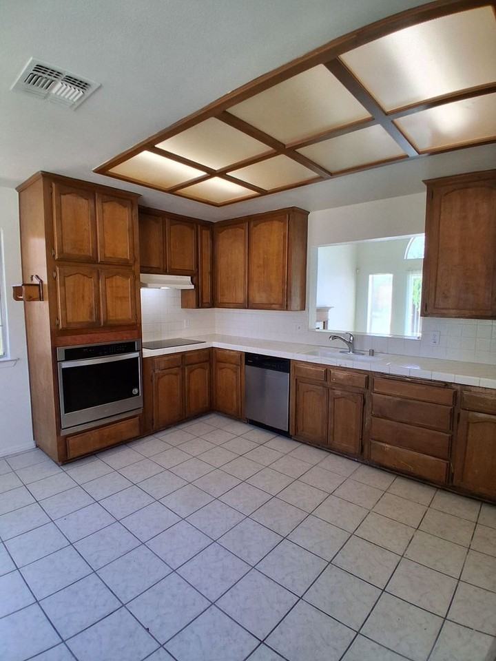 6309 N State St - Photo 6 of 32