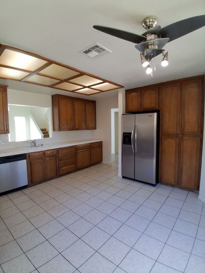 6309 N State St - Photo 7 of 32