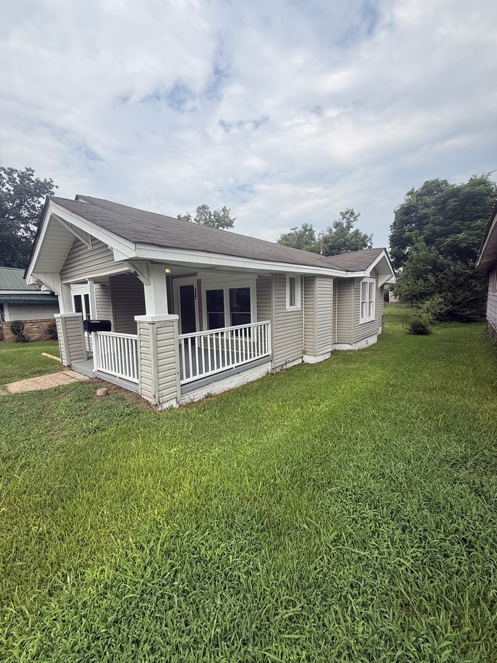 1050 Jackson Blvd #1 - Photo 2 of 18