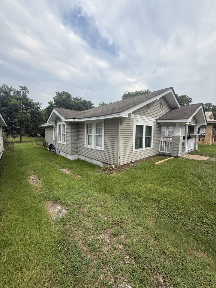 1050 Jackson Blvd #1 - Photo 3 of 18