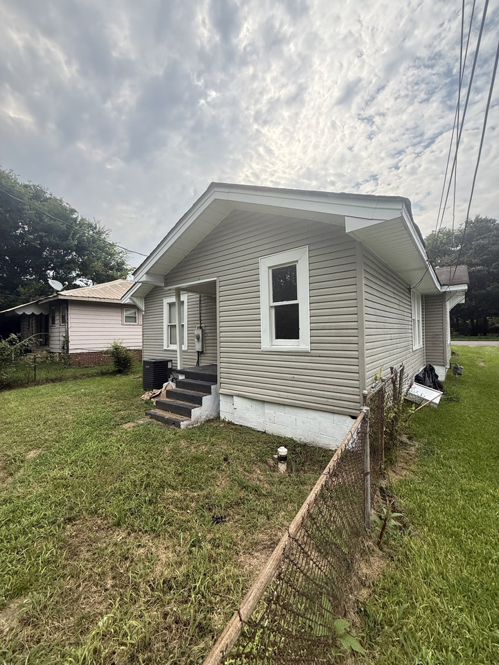 1050 Jackson Blvd #1 - Photo 4 of 18