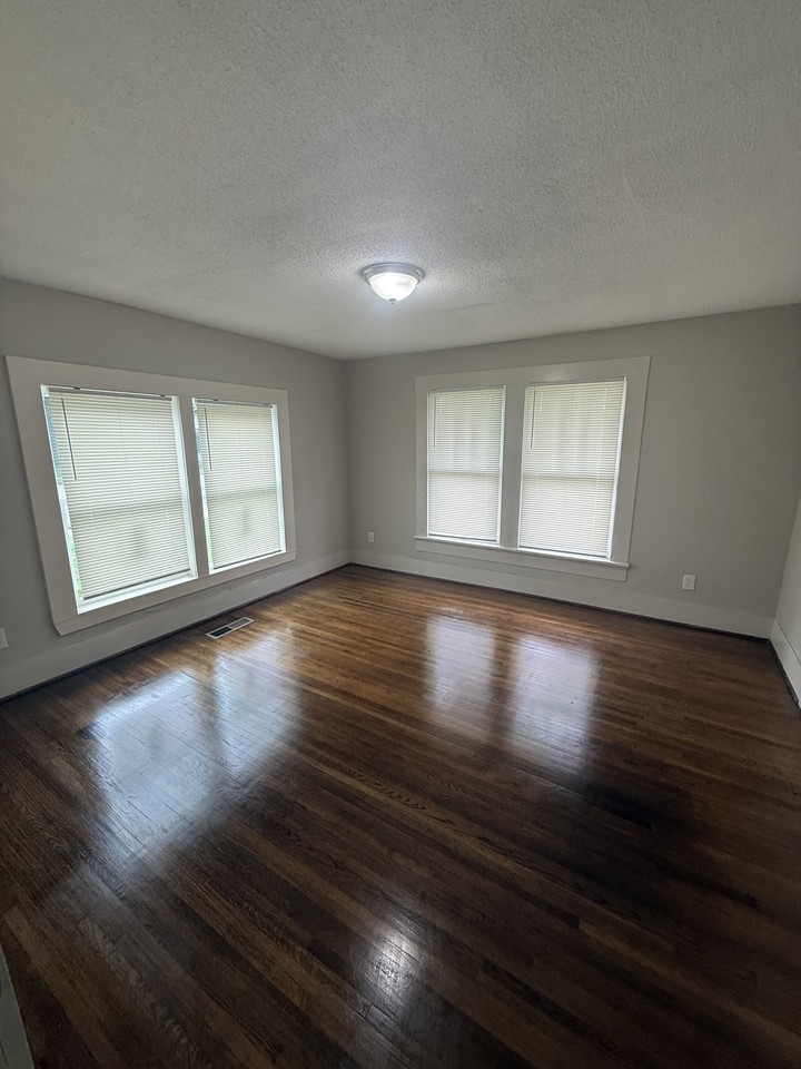 1050 Jackson Blvd #1 - Photo 5 of 18