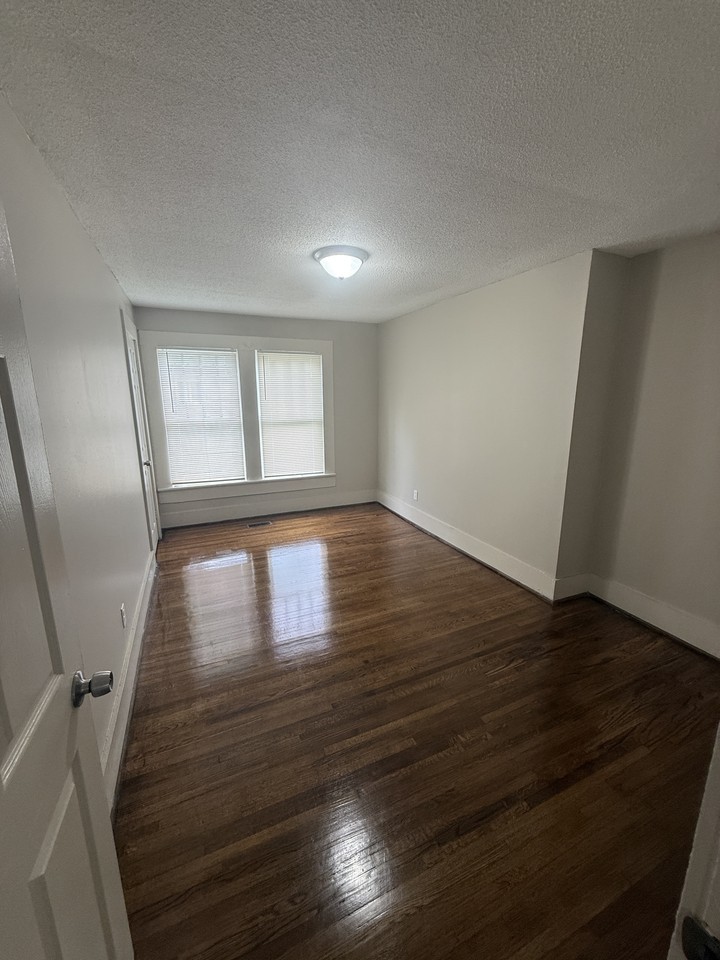 1050 Jackson Blvd #1 - Photo 7 of 18