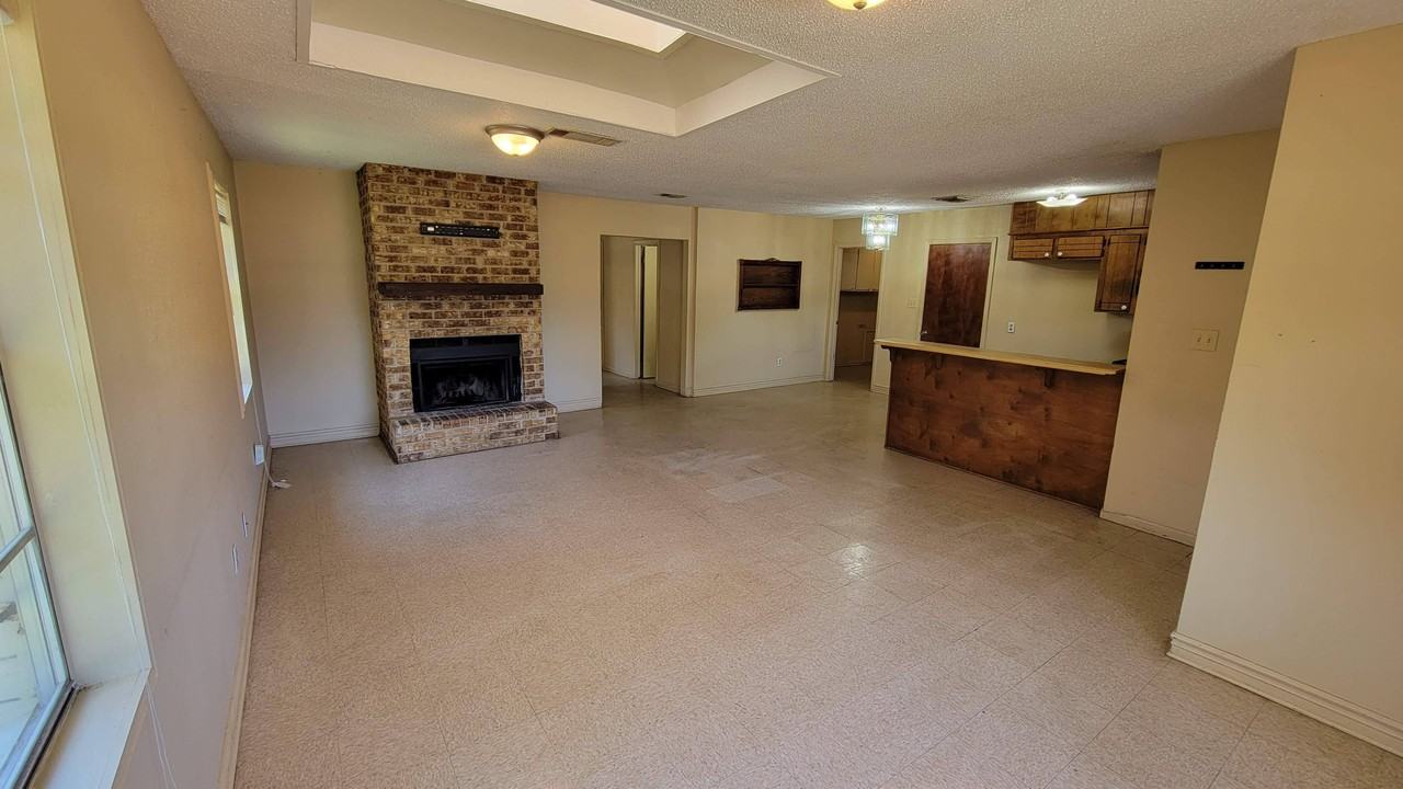 3136 Seminole Dr #1 - Photo 3 of 11