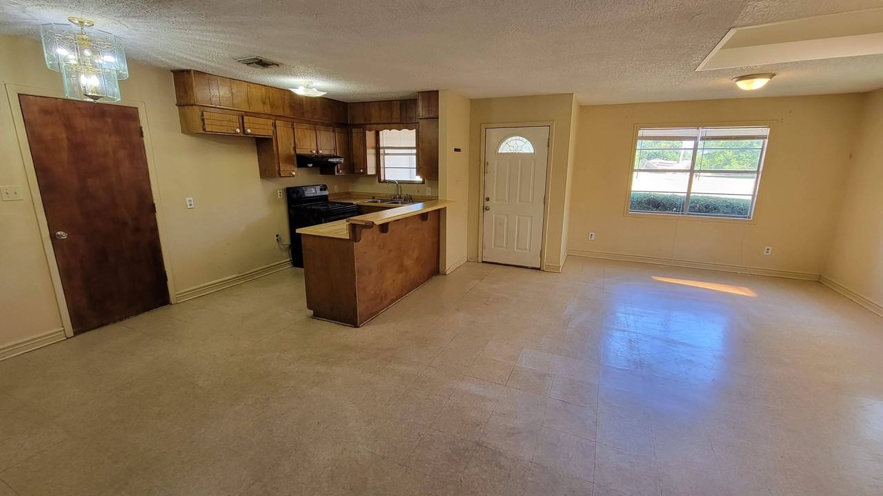 3136 Seminole Dr #1 - Photo 4 of 11