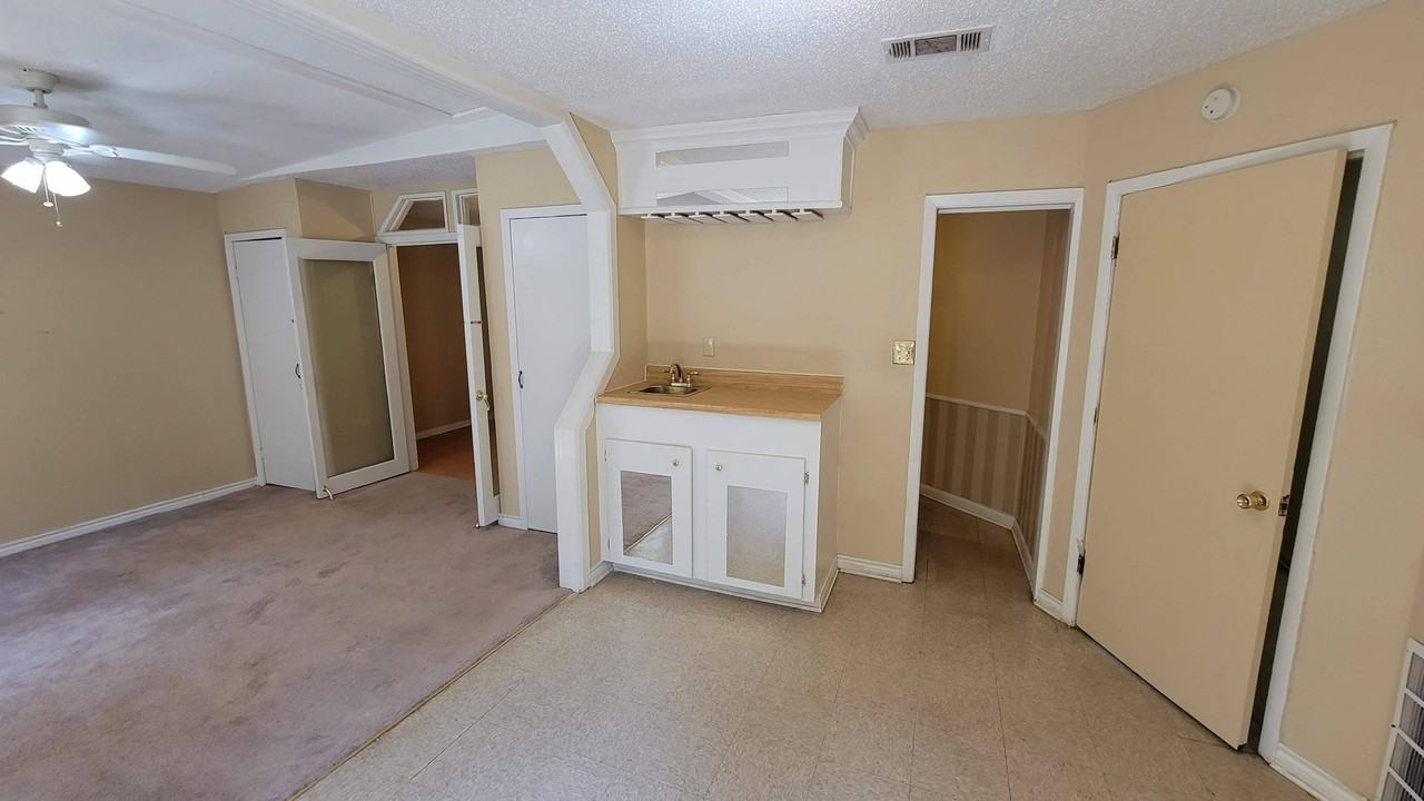 3136 Seminole Dr #1 - Photo 7 of 11