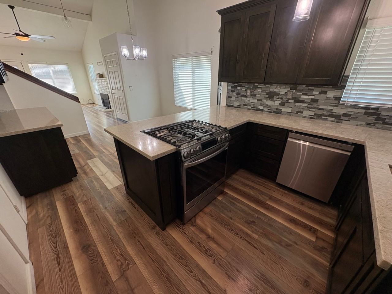 2212 N Edison St - Photo 3 of 12