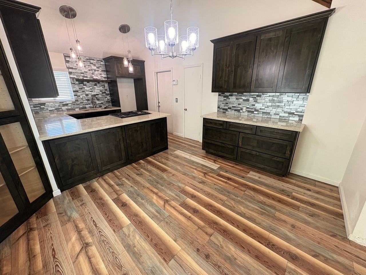 2212 N Edison St - Photo 4 of 12