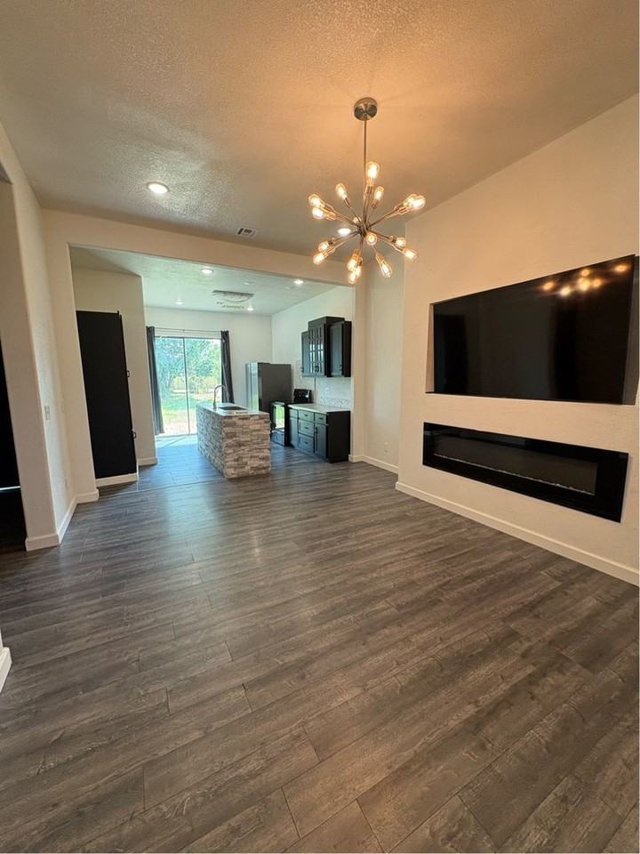 2409 S Willard Ave - Photo 3 of 14