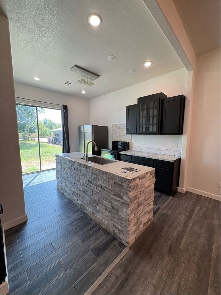 2409 S Willard Ave - Photo 5 of 14