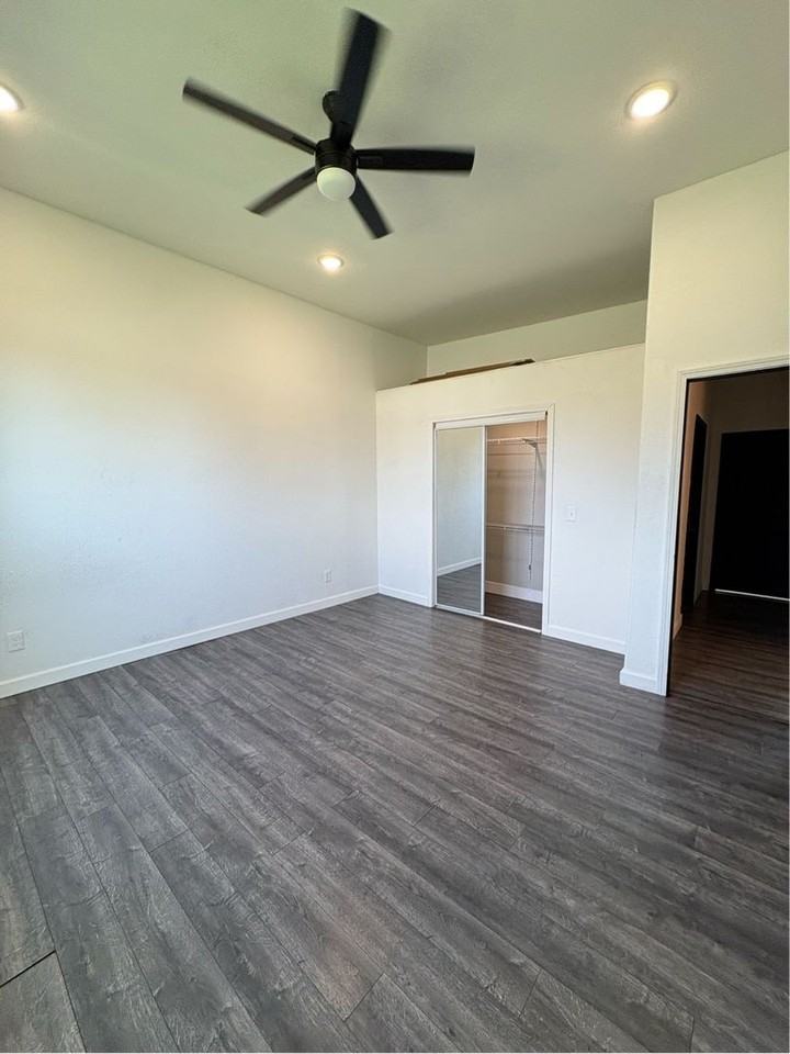 2409 S Willard Ave - Photo 7 of 14