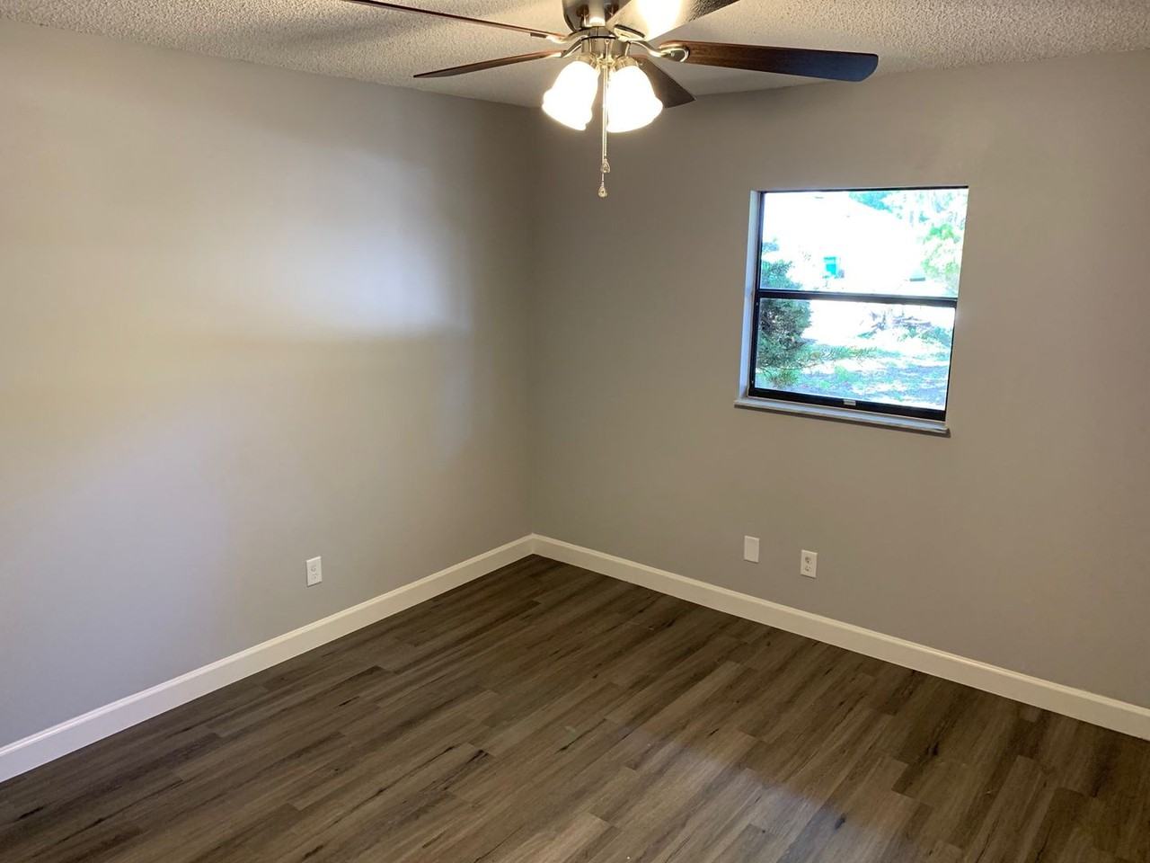 527 Hill St - Photo 5 of 12