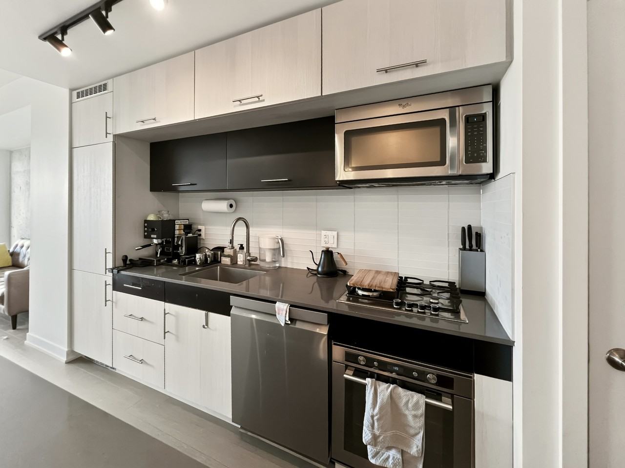 205 Manning Avenue #501 - Photo 3 of 22