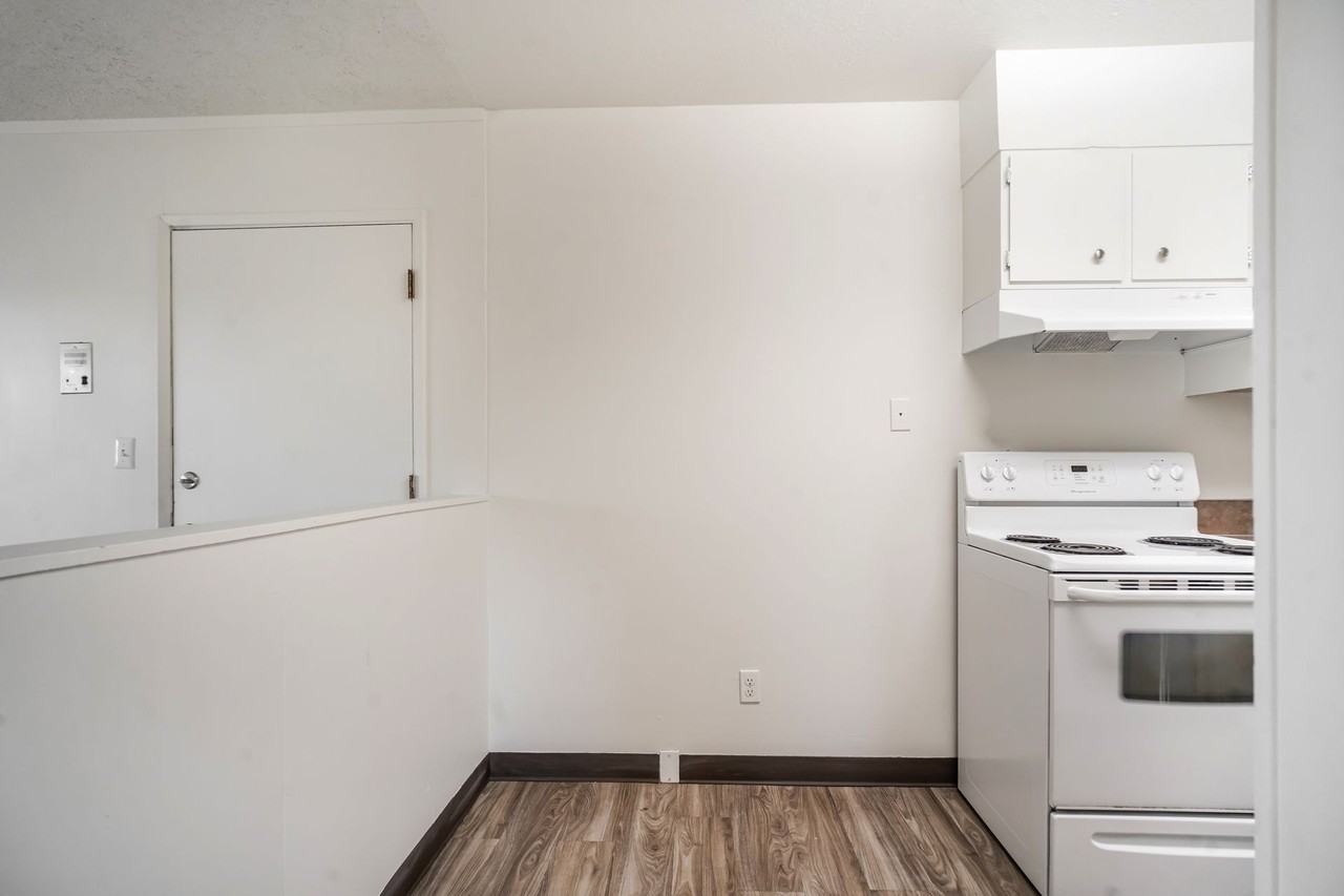 The Riviera Apartments - Photo 6 of 19