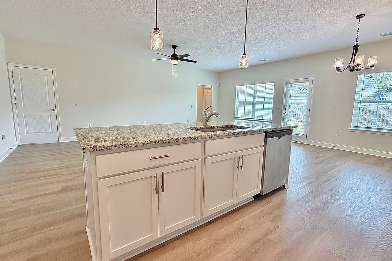 535 Abode Ave - Photo 7 of 44