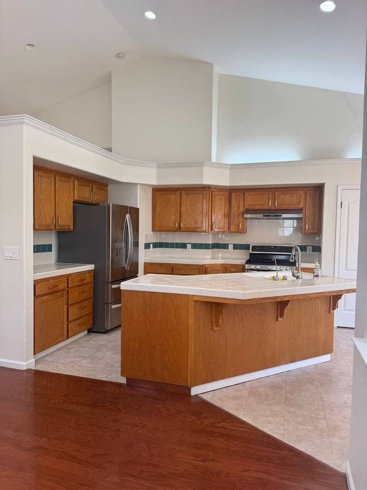 10374 N Sierra Vista Ave - Photo 6 of 10