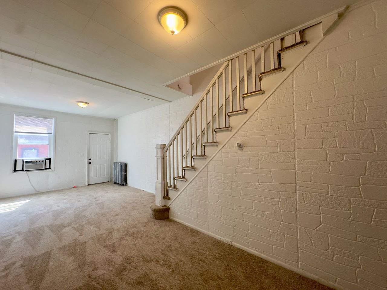 18 N Port St - Photo 3 of 17