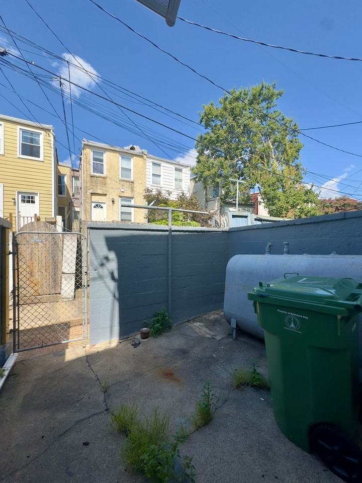 18 N Port St - Photo 7 of 17