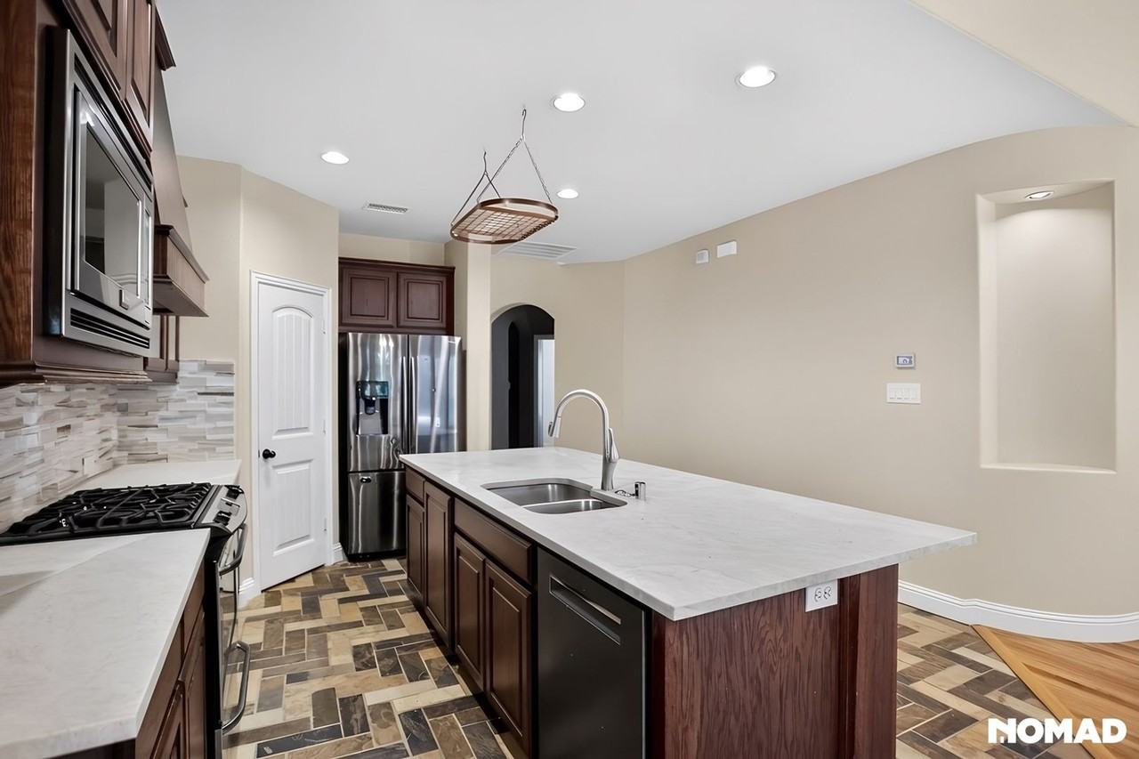 6523 Prairie Flower Trl - Photo 3 of 50