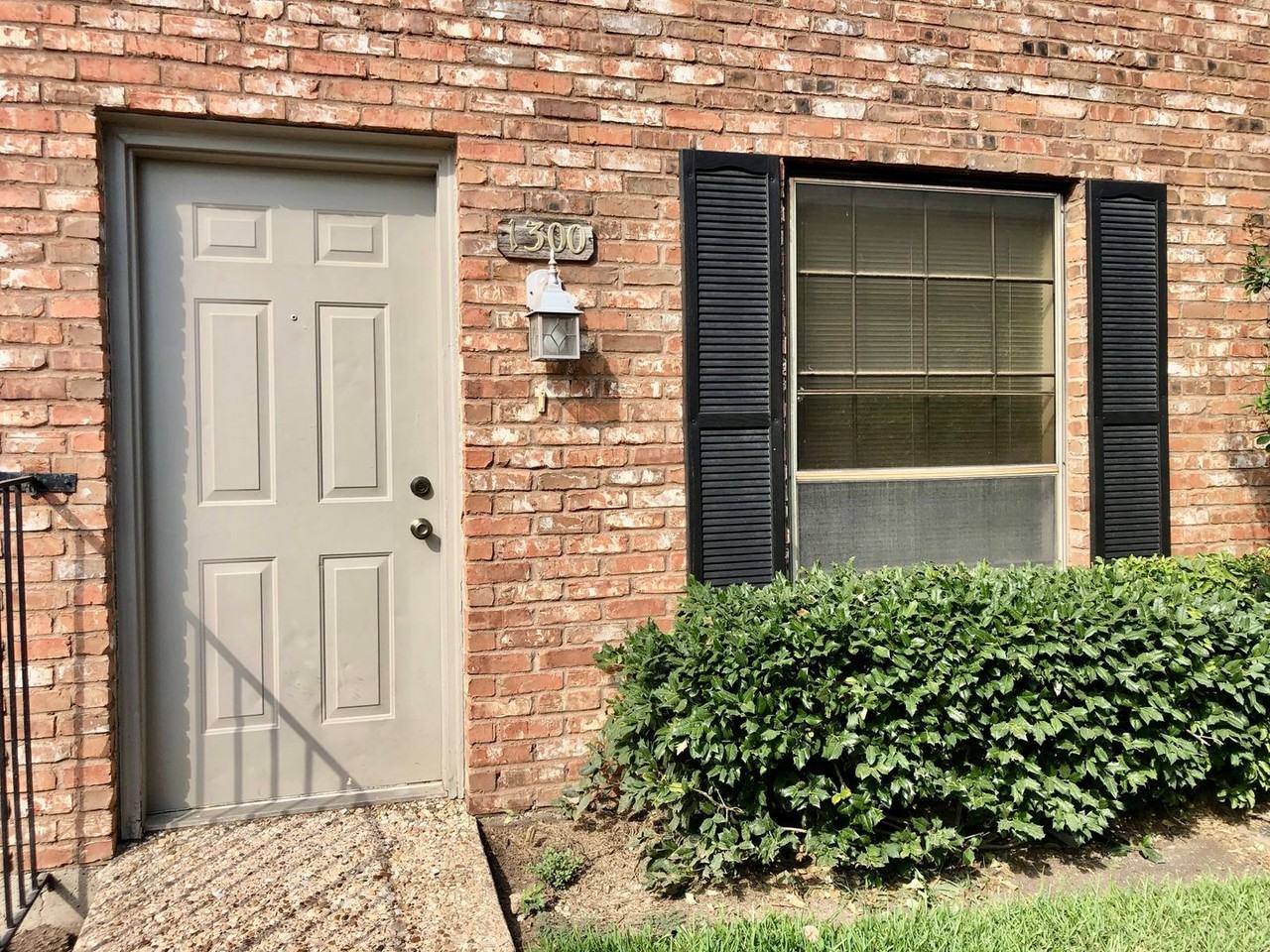 1300 Speight Ave - Photo 2 of 13