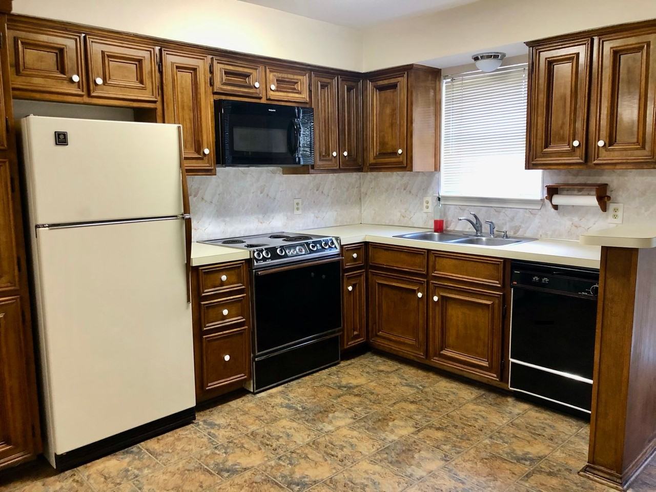 1300 Speight Ave - Photo 4 of 13