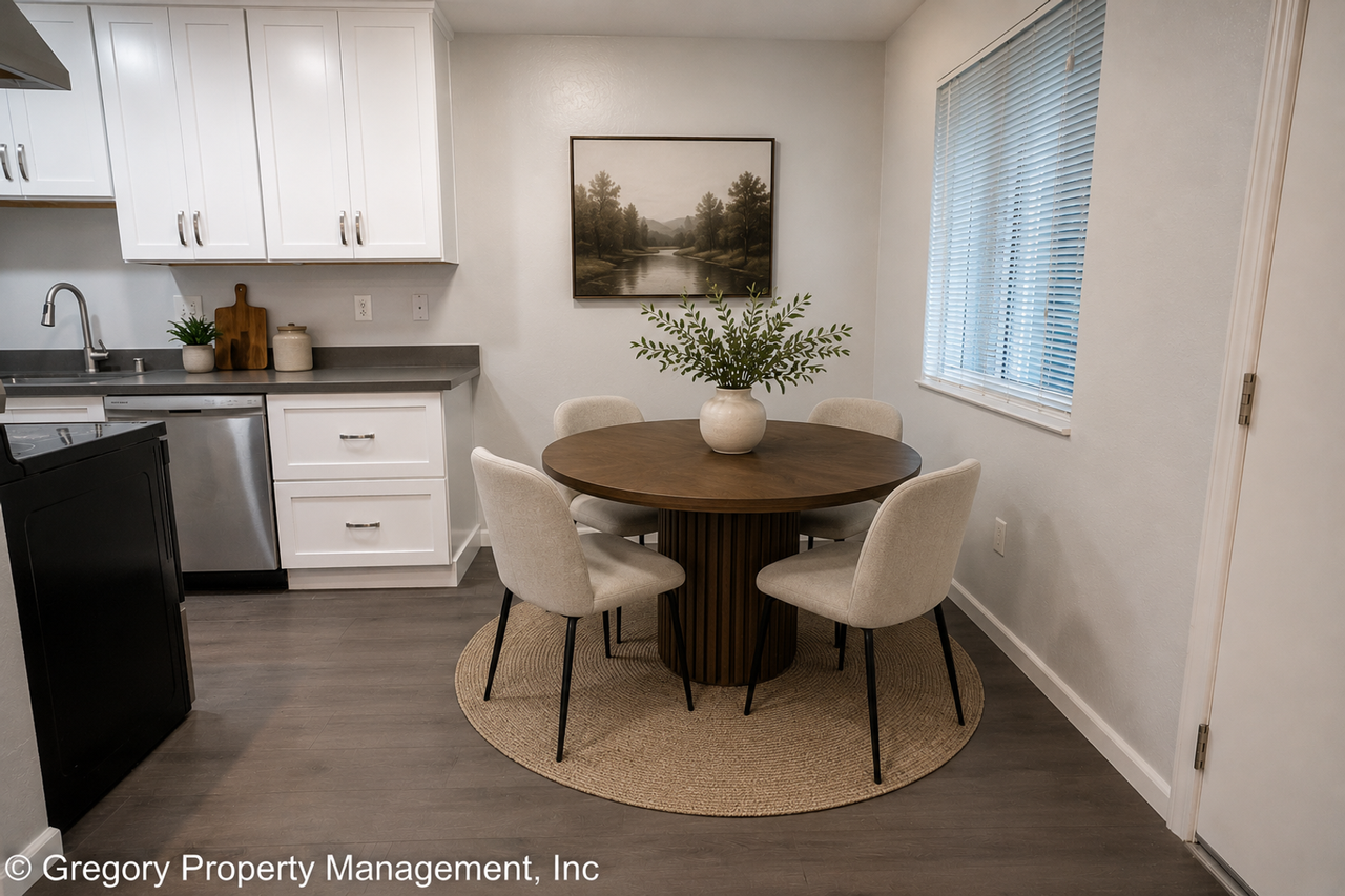 1817 Central Ave - Photo 5 of 33