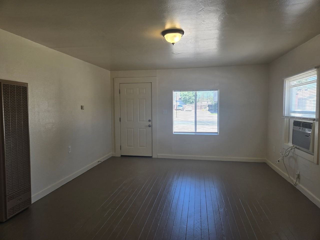 1121 Kenwood Ave - Photo 2 of 12