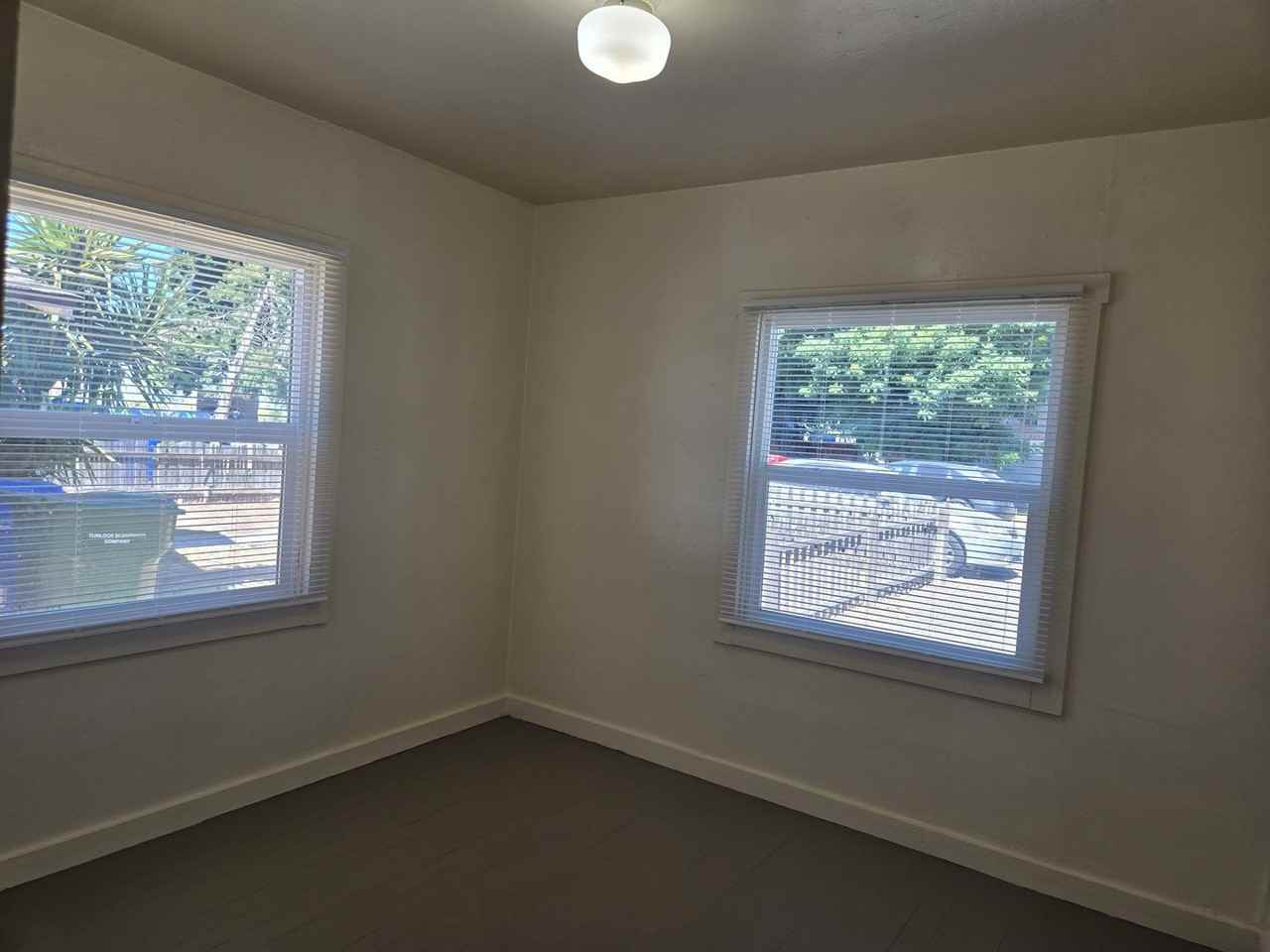 1121 Kenwood Ave - Photo 6 of 12