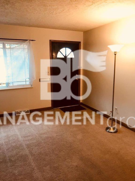 5442 Ne 38th Ave - Photo 3 of 15