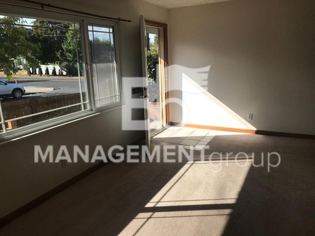 5442 Ne 38th Ave - Photo 4 of 15