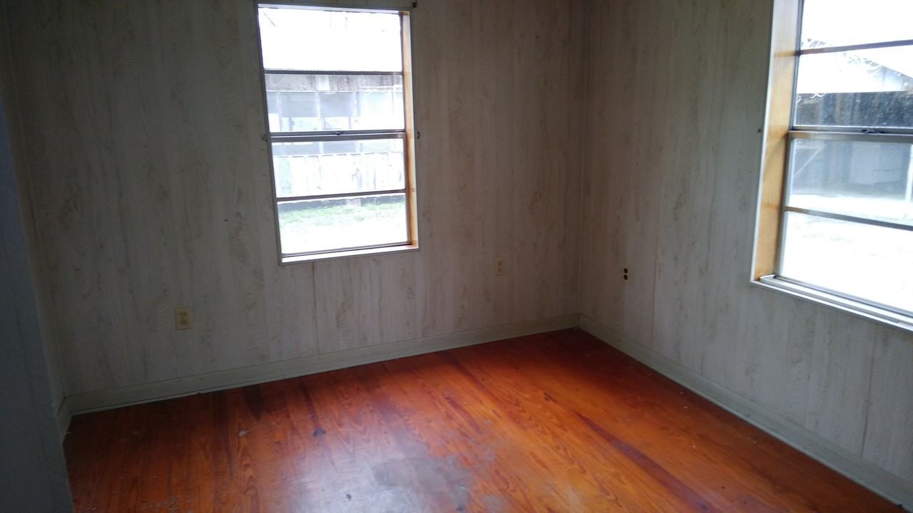 179 Edwin Nichols Rd - Photo 5 of 7