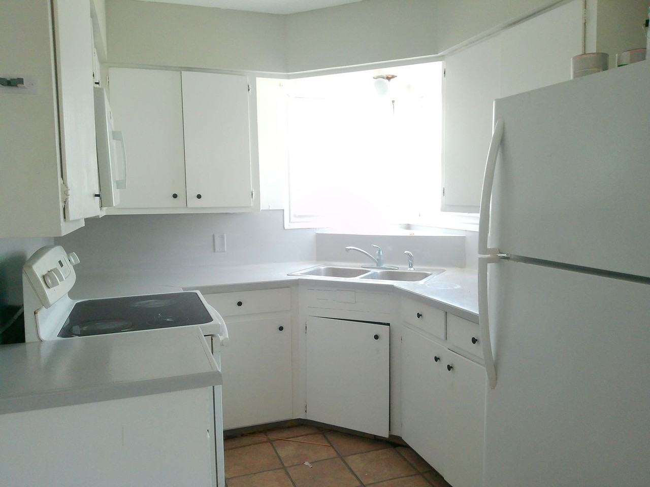 3549 Cypress St - Photo 3 of 7