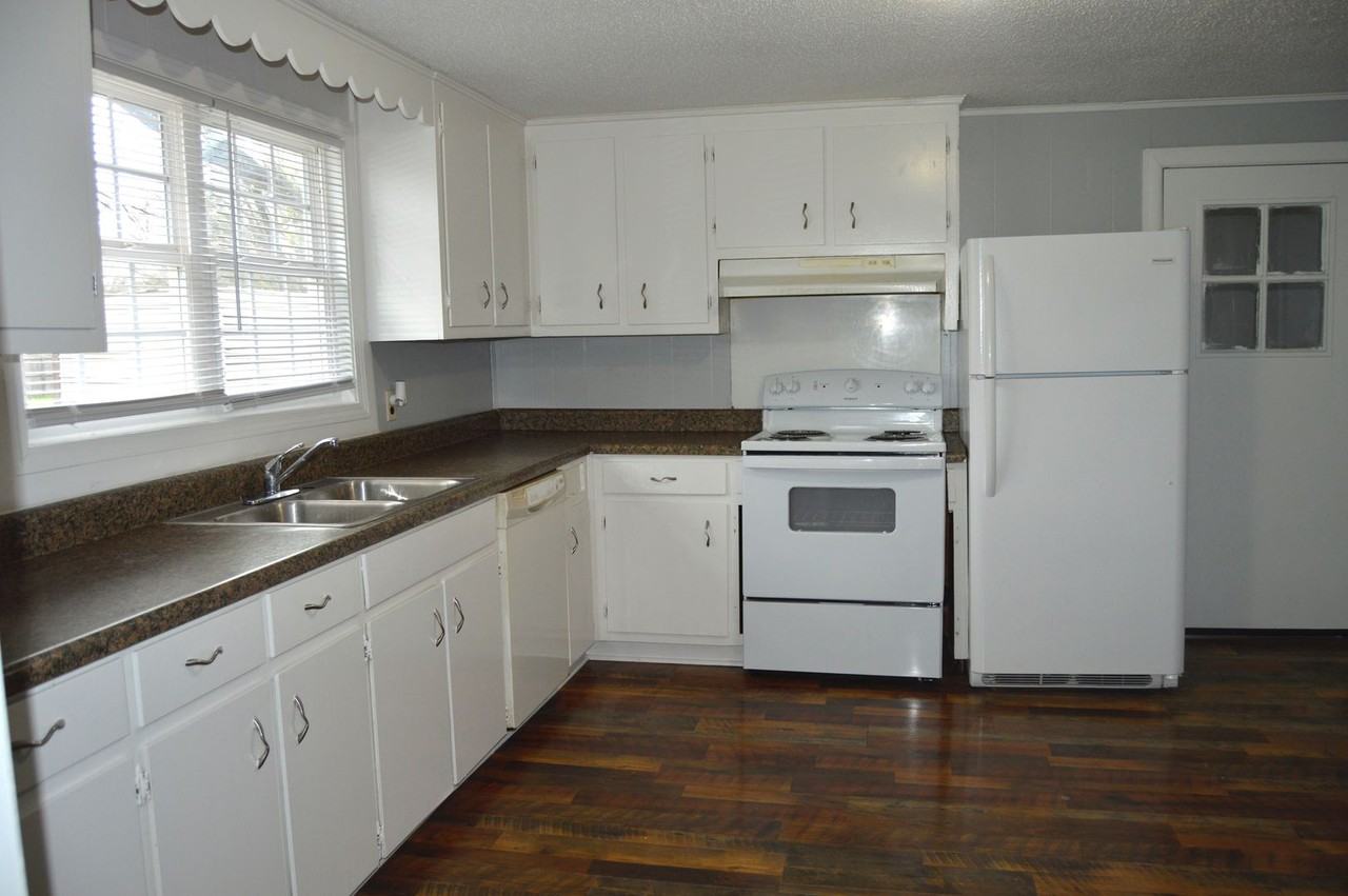 2010 Morgan Ave Sw - Photo 3 of 19