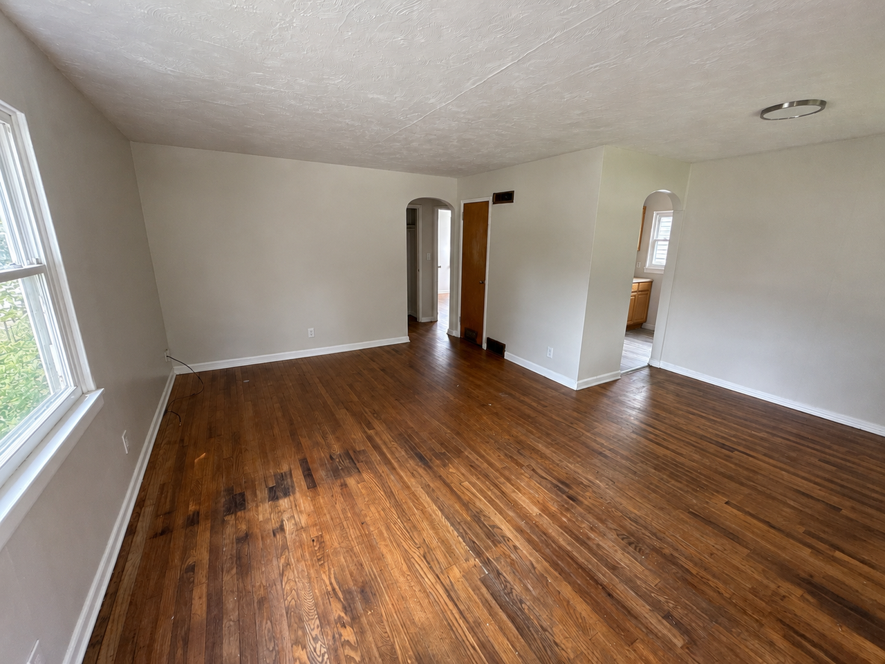 2573 Azelda St - Photo 2 of 12