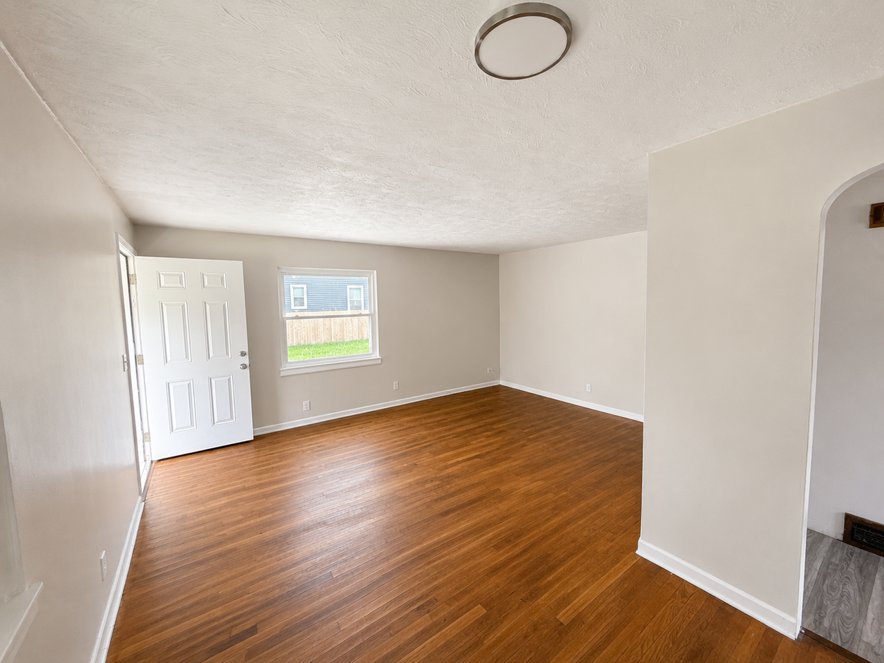 2573 Azelda St - Photo 3 of 12