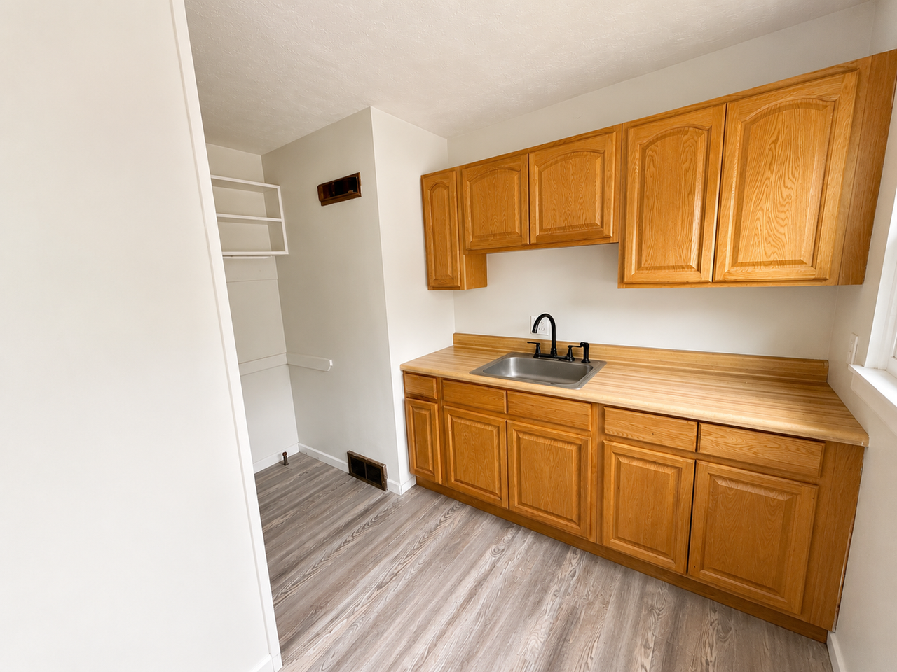 2573 Azelda St - Photo 5 of 12