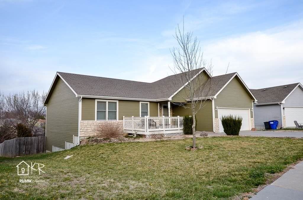 631 Tall Grass Dr - Photo 3 of 25
