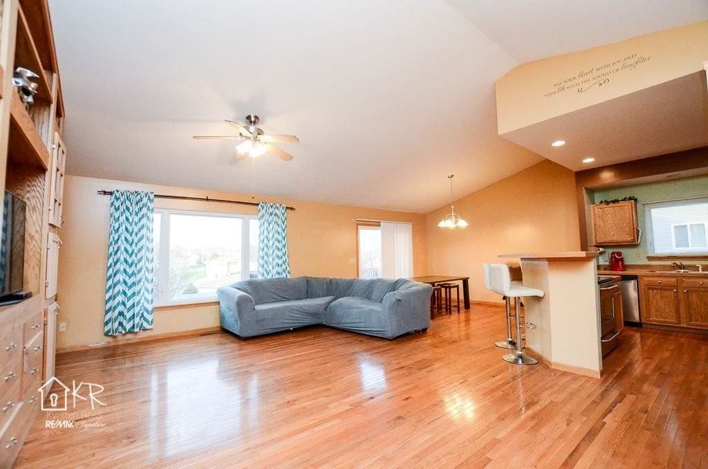 631 Tall Grass Dr - Photo 4 of 25