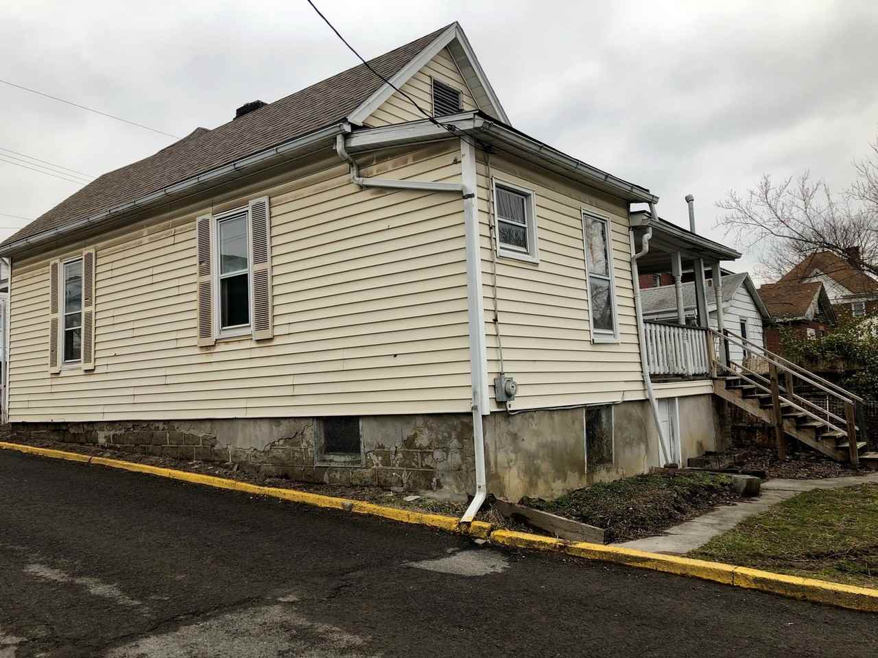 353 Green St - Photo 3 of 10